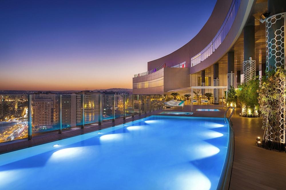 Hilton Tanger City Center Tânger Exterior foto The pool at the 360° Sky Lounge