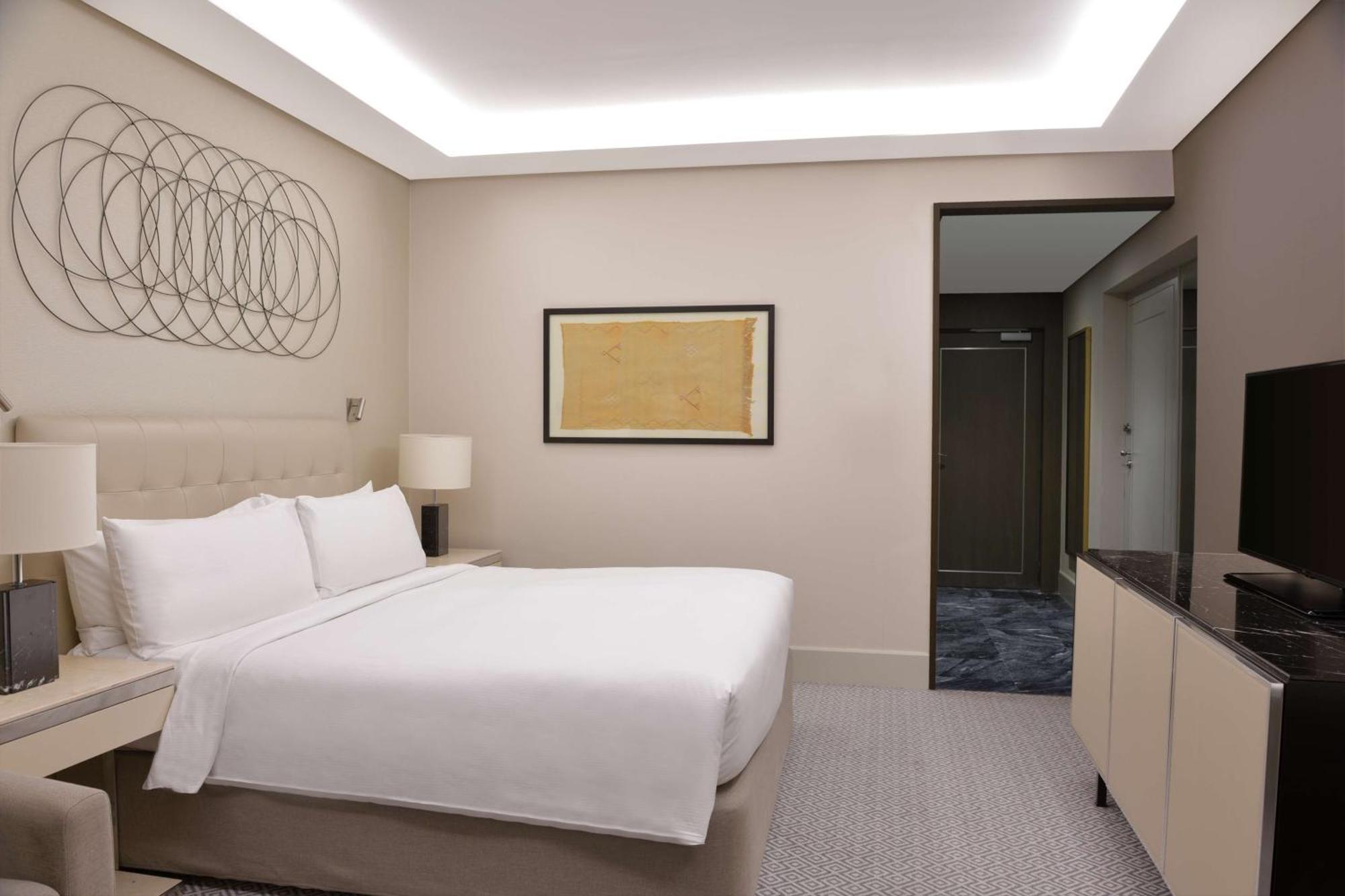Hilton Tanger City Center Tânger Exterior foto A bedroom at the hotel