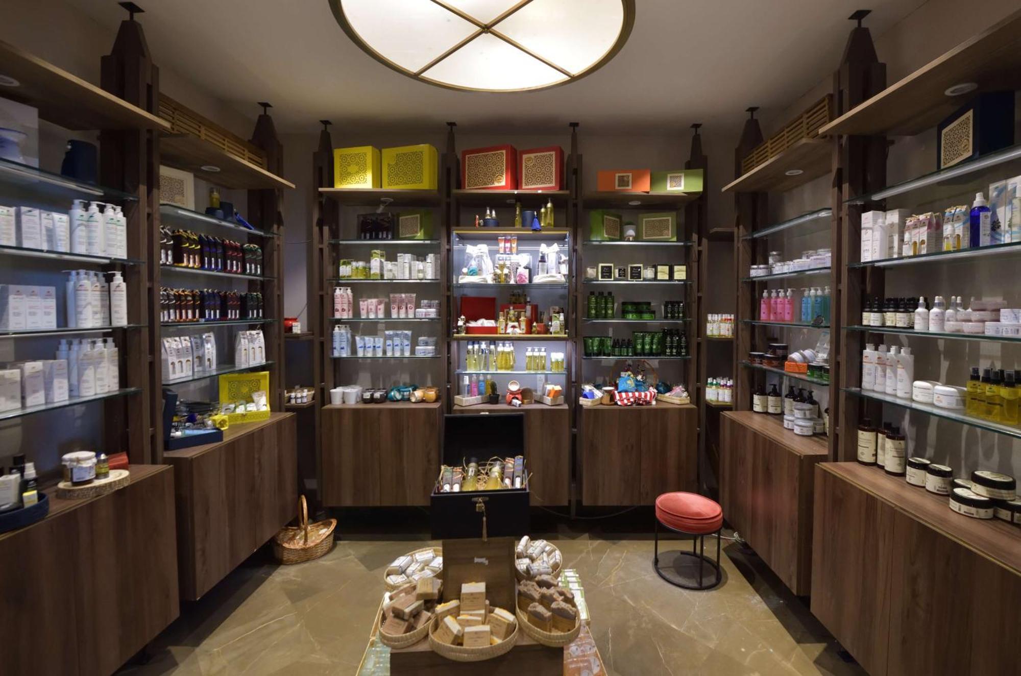 Hilton Tanger City Center Tânger Exterior foto A pharmacy in Paris