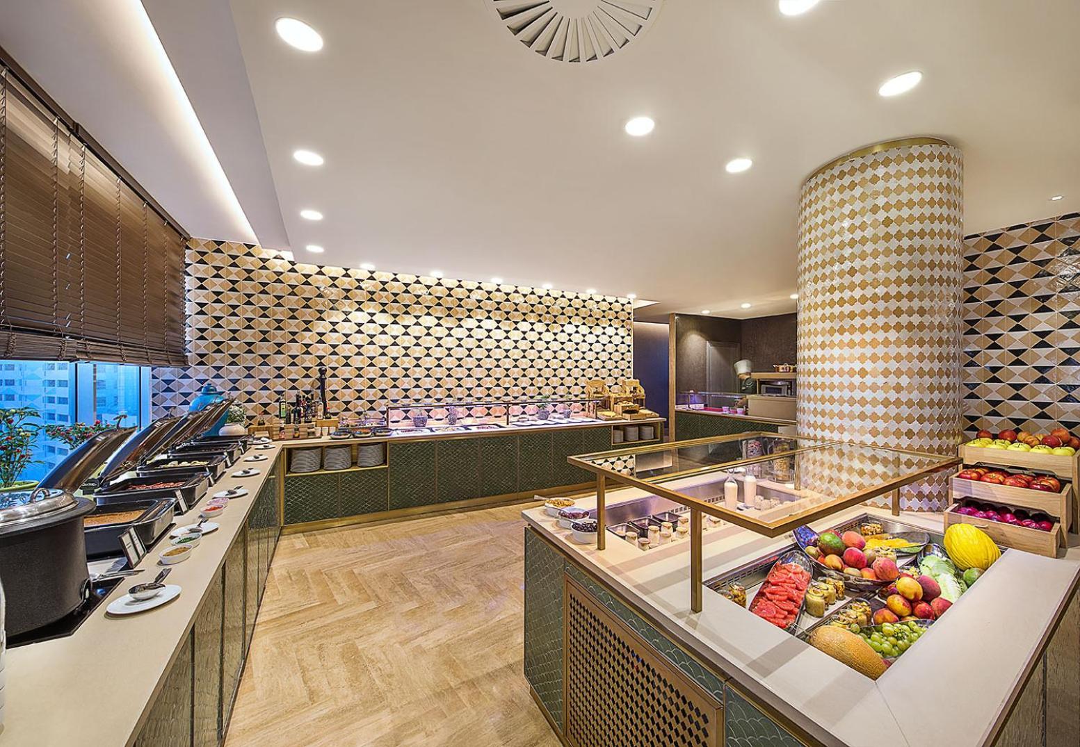 Hilton Tanger City Center Tânger Exterior foto The buffet at the lounge