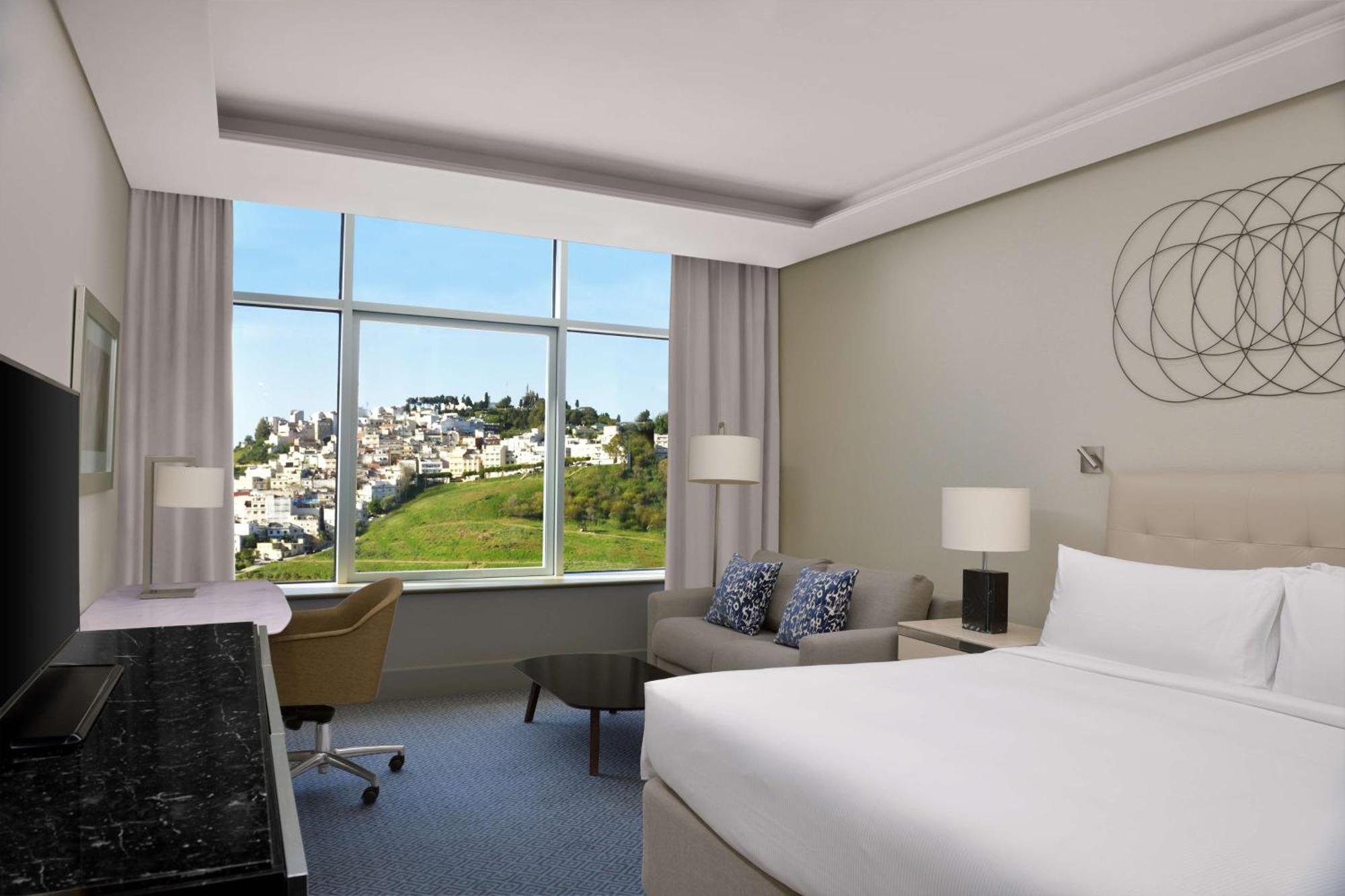 Hilton Tanger City Center Tânger Exterior foto A guest room at the hotel